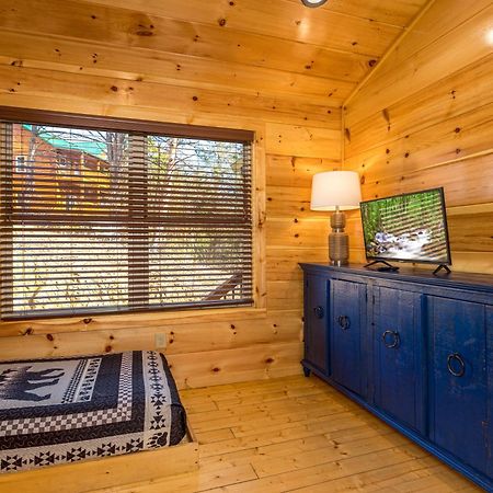 5Bd5B Escape Cabin With 2 Hottubs, Thtr &Game Rm,1Mi To The Parkway! 4Mi To Dollywood - Spring Deal 鸽子谷 外观 照片