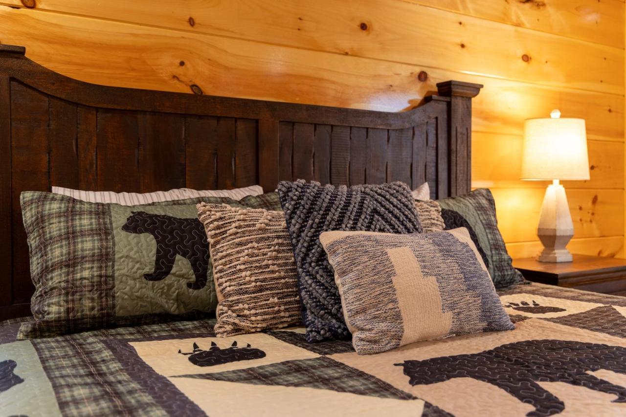 5Bd5B Escape Cabin With 2 Hottubs, Thtr &Game Rm,1Mi To The Parkway! 4Mi To Dollywood - Spring Deal 鸽子谷 外观 照片