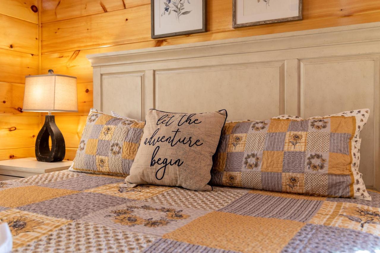 5Bd5B Escape Cabin With 2 Hottubs, Thtr &Game Rm,1Mi To The Parkway! 4Mi To Dollywood - Spring Deal 鸽子谷 外观 照片