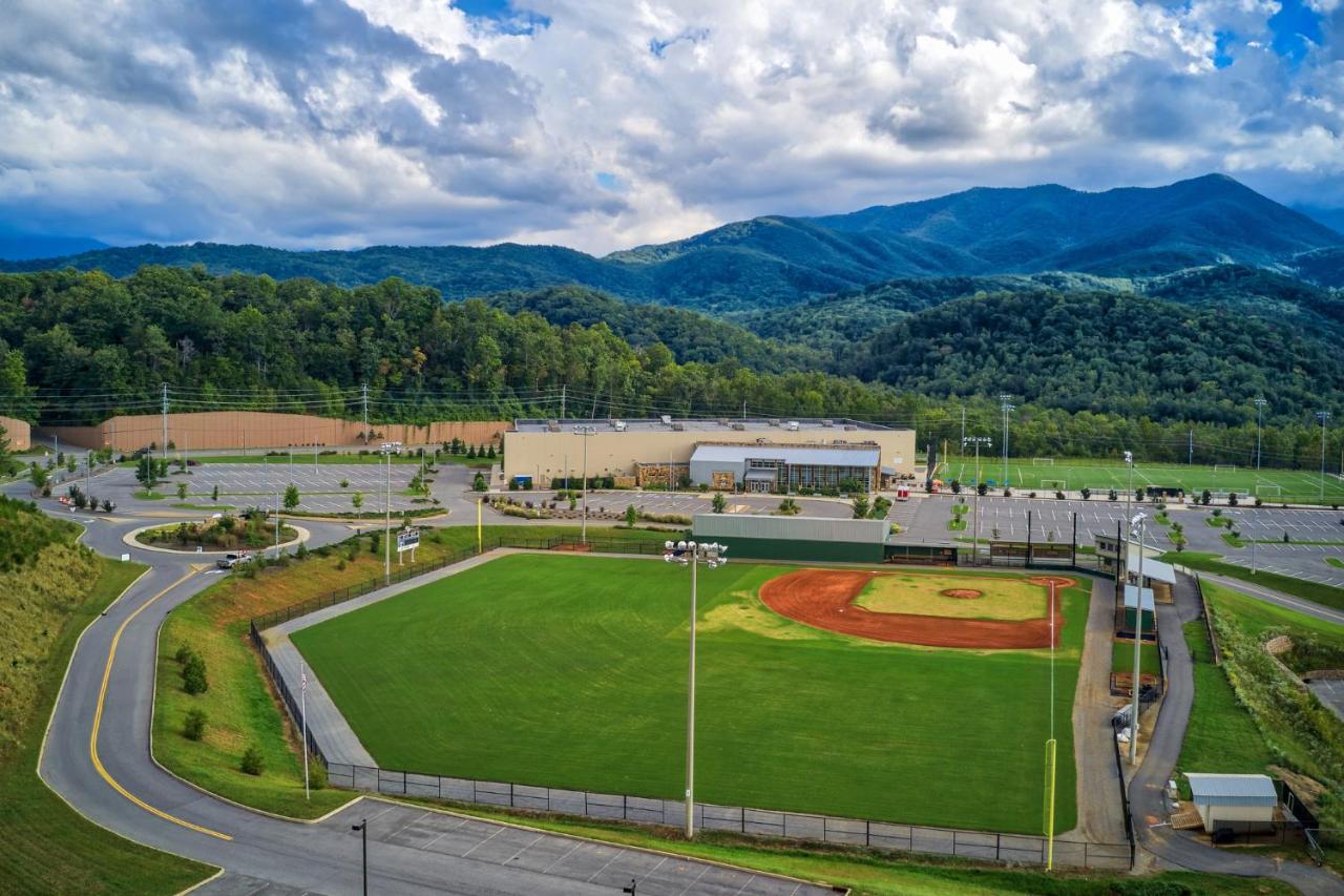 5Bd5B Escape Cabin With 2 Hottubs, Thtr &Game Rm,1Mi To The Parkway! 4Mi To Dollywood - Spring Deal 鸽子谷 外观 照片