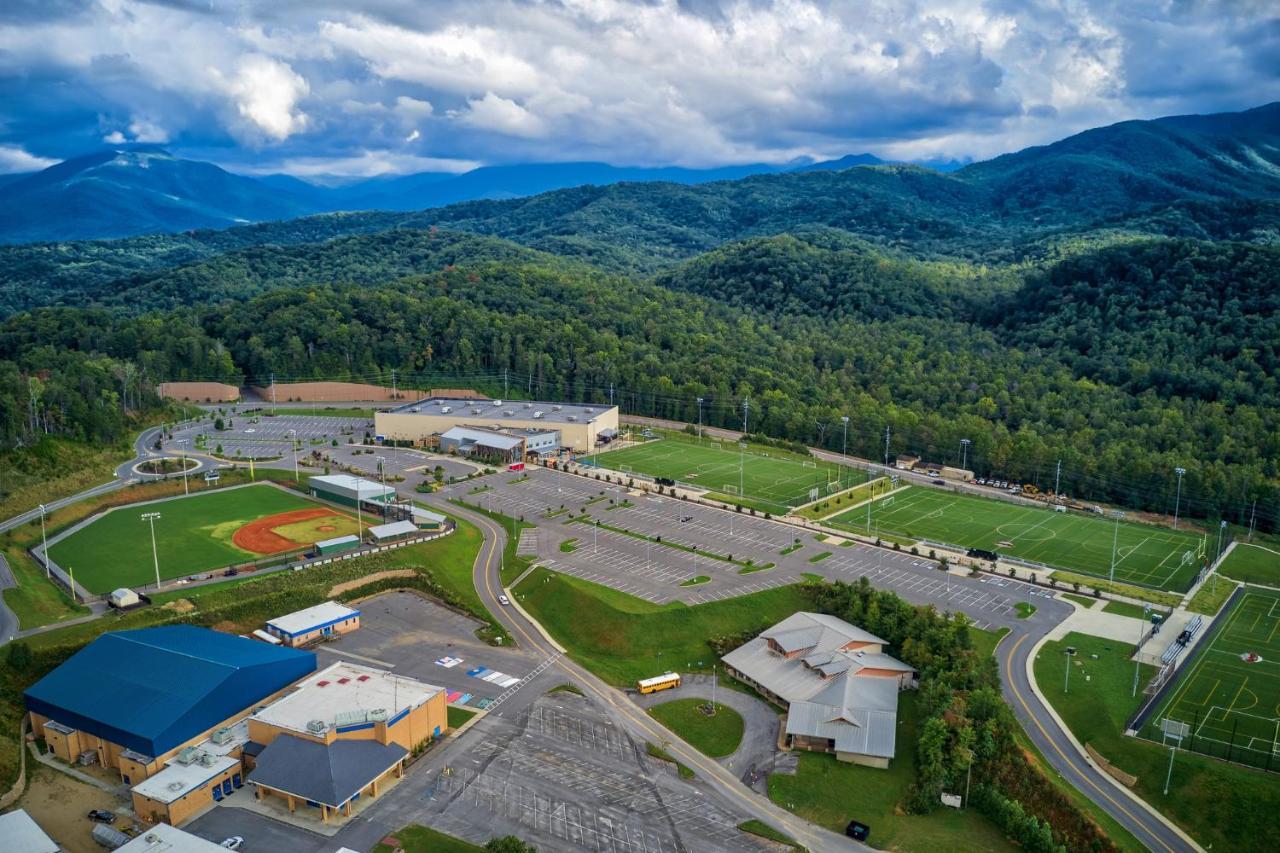 5Bd5B Escape Cabin With 2 Hottubs, Thtr &Game Rm,1Mi To The Parkway! 4Mi To Dollywood - Spring Deal 鸽子谷 外观 照片