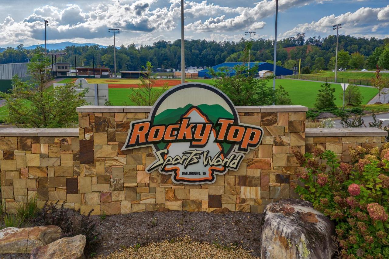 5Bd5B Escape Cabin With 2 Hottubs, Thtr &Game Rm,1Mi To The Parkway! 4Mi To Dollywood - Spring Deal 鸽子谷 外观 照片